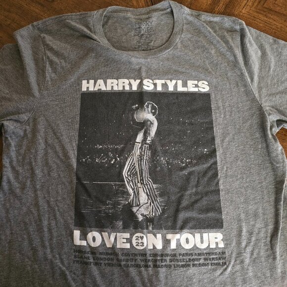 Official Harry Styles 2023 Love On Tour Short Sleeve Shirt Size (M) - Picture 1 of 8